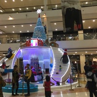 Das Foto wurde bei R City Mall von Komal M. am 12/11/2018 aufgenommen