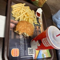 Photo taken at Burger King by ❤️💚𝓚𝓪𝓻şı𝔂𝓪𝓴𝓪𝓵ı 𝓖ö𝓴𝓱𝓪𝓷❤️💚 on 1/29/2022