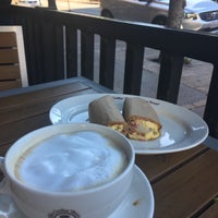 Photo taken at The Coffee Bean &amp;amp; Tea Leaf by Lovelle S. on 11/12/2018