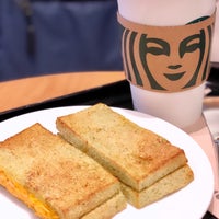 Photo taken at Starbucks by ベニート ニ. on 4/26/2024