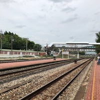 Photo taken at สถานีรถไฟพระจอมเกล้า by ベニート ニ. on 7/9/2022