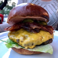 Photo taken at Boom! Burgers by Ponuponas on 7/20/2018