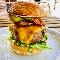 Photo taken at Boom! Burgers by Ponuponas on 5/15/2020