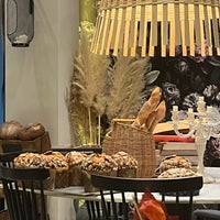 Foto diambil di Padoca Bakery &amp;amp; Cafe oleh Vahide🎒🕶👣🐿🌿🌍🎨🎼🎧 U. pada 12/3/2022