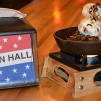 รูปภาพถ่ายที่ American Hall โดย American Hall เมื่อ 10/7/2018