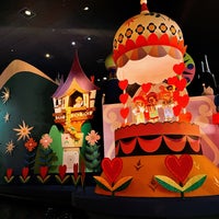 Photo taken at It&#39;s a Small World by あやね＊ on 4/19/2023