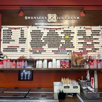 รูปภาพถ่ายที่ Swensen&amp;#39;s Ice Cream โดย ~Caballeros.Societies~ เมื่อ 12/27/2023