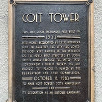 Foto tirada no(a) Coit Tower por ~Caballeros.Societies~ em 12/28/2023