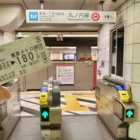 Photo taken at Shinjuku-gyoemmae Station (M10) by ~Caballeros.Societies~ on 12/25/2023