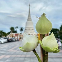 Photo taken at Wat Phra Si Mahathat by ~Caballeros.Societies~ on 9/8/2023