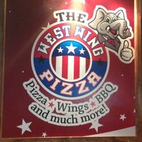 8/16/2013에 Carlos V.님이 West Wing Pizza에서 찍은 사진