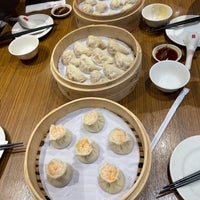 Photo taken at Din Tai Fung 鼎泰豐 by Victor L. on 10/30/2023