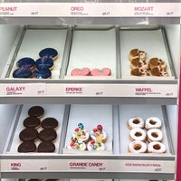 Foto tirada no(a) The Donut Library por Nikol S. em 3/10/2019