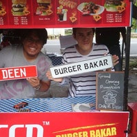 รูปภาพถ่ายที่ Deen Burger Bakar โดย Anhar H. เมื่อ 12/8/2013
