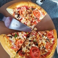 6/10/2018 tarihinde Nataia L.ziyaretçi tarafından Pizza Hut'de çekilen fotoğraf