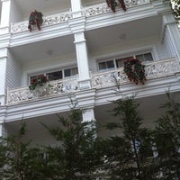 Foto tirada no(a) Büyükada Çankaya Otel por Tugce C. em 8/15/2015