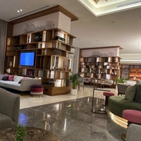 Foto tirada no(a) DoubleTree by Hilton Sharjah Waterfront Hotel &amp;amp; Residences por A✨ em 2/12/2023