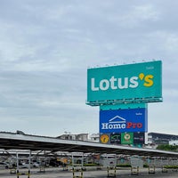 Photo taken at Tesco Lotus by FOST H. on 7/25/2021