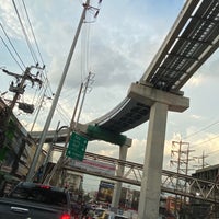 Photo taken at สะพานข้ามคลองแสนแสบ by FOST H. on 9/15/2022