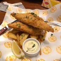 Photo taken at Pier-62 Fish&amp;amp;Chips by Gustavo J. on 1/21/2019