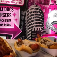 Foto tomada en Pink&amp;#39;s Hot Dogs  por Javier Arturo R. el 10/28/2021
