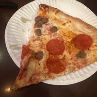 Foto tomada en PO5 Pizza Lounge (Pizza on 5th)  por Barrett el 9/2/2023