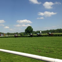 Das Foto wurde bei Galopprennbahn Hoppegarten von Mark T. am 5/19/2013 aufgenommen