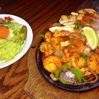 Foto scattata a Huerto Mexican Restaurant &amp;amp; Tequila Bar da Jillian S. il 11/27/2013