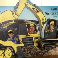 Foto diambil di Caterpillar Visitors Center oleh Kate D. pada 3/24/2016