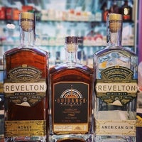 9/14/2021 tarihinde Revelton Distilling Companyziyaretçi tarafından Revelton Distilling Company'de çekilen fotoğraf