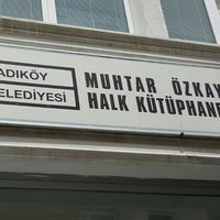 Photo taken at Kadıköy Belediyesi Muhtar Özkaya Halk Kütüphanesi by Tamer Ö. on 5/12/2016