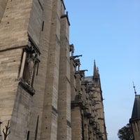 Photo taken at Hôtel de Notre Dame by Tugba 🐾🌸 on 8/26/2017
