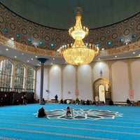 Photo taken at The London Central Mosque by Dalal A. on 10/20/2023