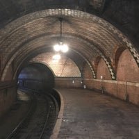 6/3/2017 tarihinde Jennifer G.ziyaretçi tarafından IRT Subway - City Hall (Abandoned)'de çekilen fotoğraf