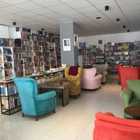 Photo taken at Eflatun Kitap &amp; Kafe by İrfan ş. on 1/28/2022