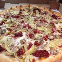 รูปภาพถ่ายที่ Galeotti&amp;#39;s Pizza โดย Galeotti&amp;#39;s Pizza เมื่อ 12/6/2013