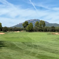 Foto diambil di Real Club de Golf El Prat oleh Edgardo pada 9/21/2023