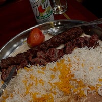 รูปภาพถ่ายที่ Kabobi - Persian and Mediterranean Grill โดย Abdul 🏹 เมื่อ 2/26/2023