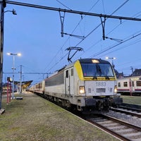 Photo taken at Spoor / Voie 10 by Nathan on 11/18/2021