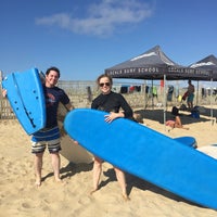 Das Foto wurde bei Locals Surf School von Tanya C. am 9/17/2016 aufgenommen