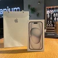 Photo taken at Apple Sydney by Woo 🇸🇦🇦🇺 on 10/28/2023