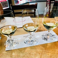 Photo taken at Oregon Wines On Broadway by Lucyan on 4/14/2018