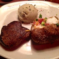 Photo taken at Outback Steakhouse by Lucyan on 10/4/2015