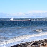 Photo taken at Discovery Park Loop Trail by Lucyan on 3/30/2020