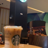Foto tirada no(a) Starbucks por R💍 em 9/1/2022