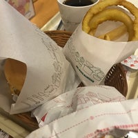 Photo taken at MOS Burger by 碧棺 左. on 1/25/2020