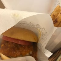 Photo taken at MOS Burger by 碧棺 左. on 2/22/2020