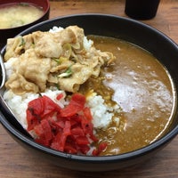 Photo taken at 伝説のすた丼屋 本八幡店 by Yutaka M. on 9/13/2015