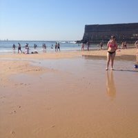 Foto diambil di Praia da Torre oleh André M. pada 4/25/2013