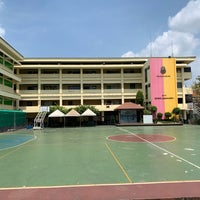 Photo taken at Mathayom Wat Benchamabophit School by Yun H. on 3/7/2020